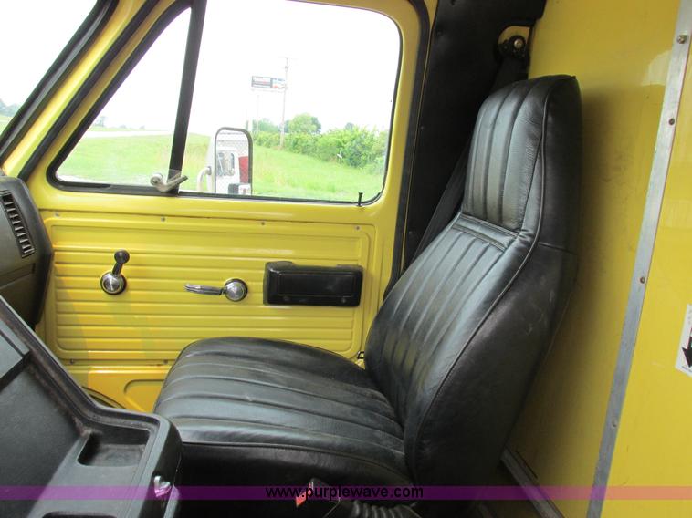 image for item H3267 1996 GMC Vandura G3500 box truck