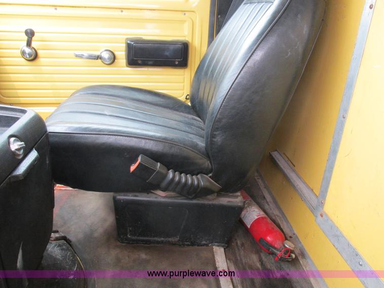 image for item H3267 1996 GMC Vandura G3500 box truck