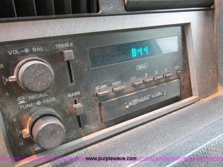 image for item H3267 1996 GMC Vandura G3500 box truck