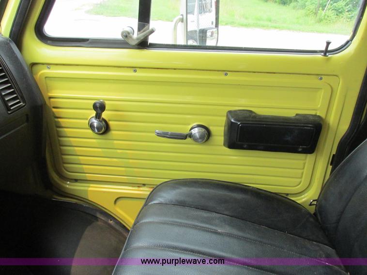 image for item H3267 1996 GMC Vandura G3500 box truck