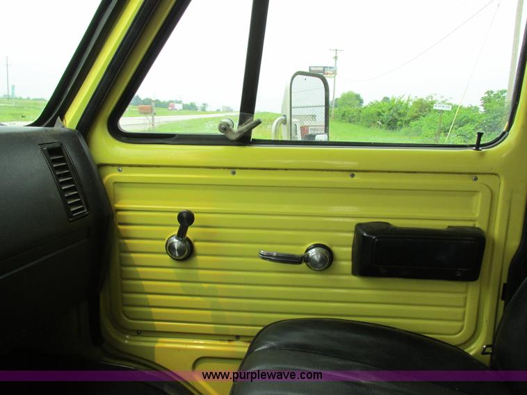 image for item H3267 1996 GMC Vandura G3500 box truck