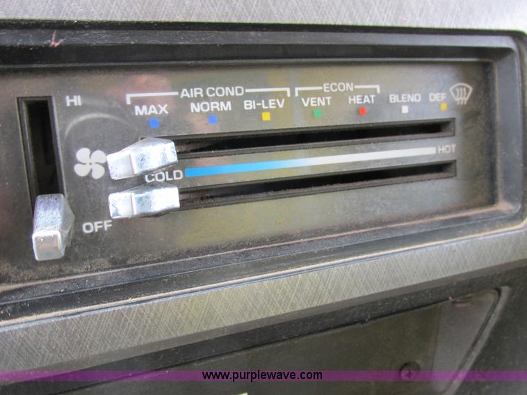 image for item H3267 1996 GMC Vandura G3500 box truck