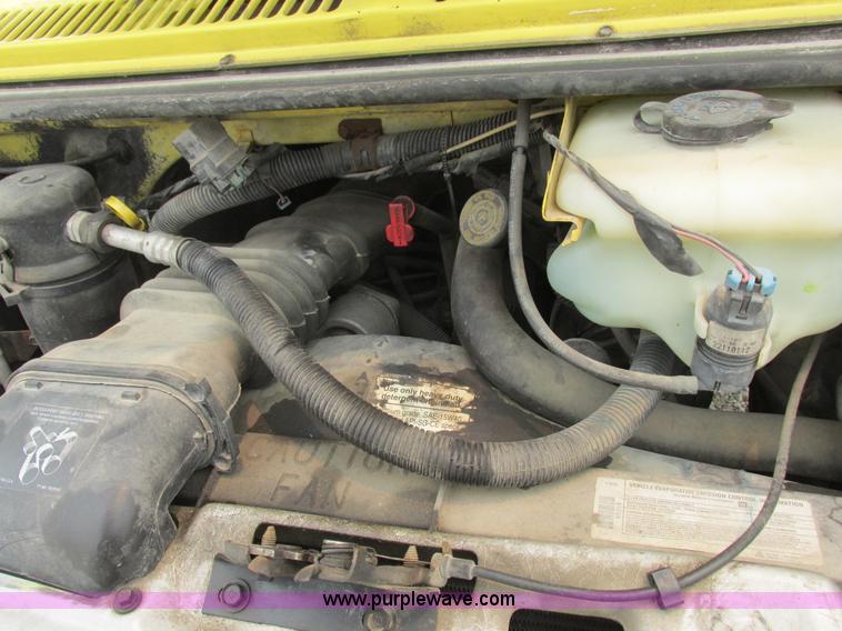 image for item H3267 1996 GMC Vandura G3500 box truck