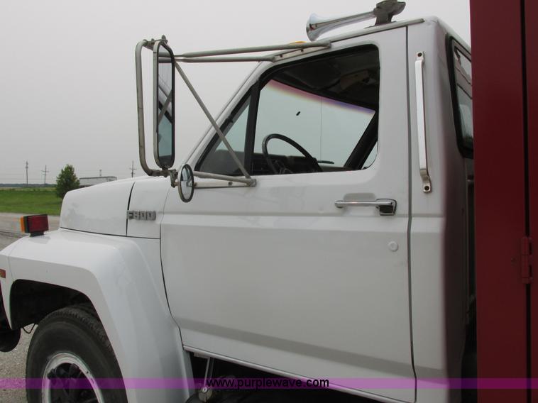 image for item H3268 1991 Ford F800 crane truck with Hi-Rail/Road Rail