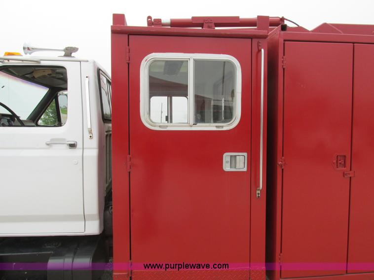 image for item H3268 1991 Ford F800 crane truck with Hi-Rail/Road Rail