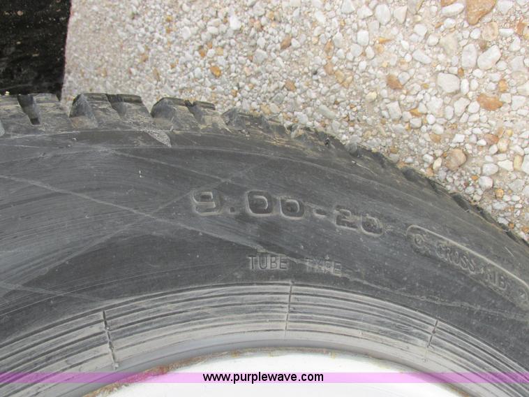 image for item H3268 1991 Ford F800 crane truck with Hi-Rail/Road Rail