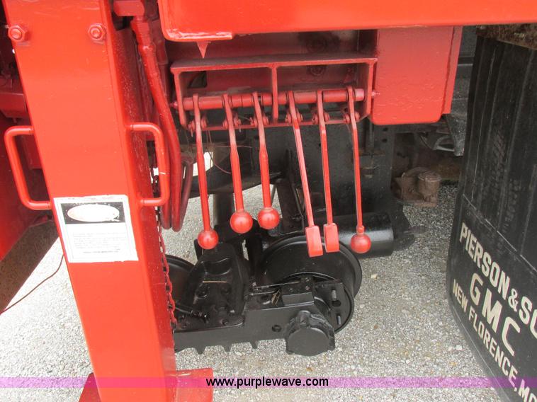 image for item H3268 1991 Ford F800 crane truck with Hi-Rail/Road Rail