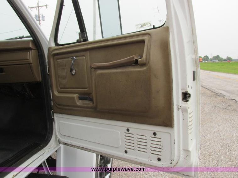 image for item H3268 1991 Ford F800 crane truck with Hi-Rail/Road Rail