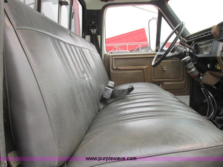 image for item H3268 1991 Ford F800 crane truck with Hi-Rail/Road Rail