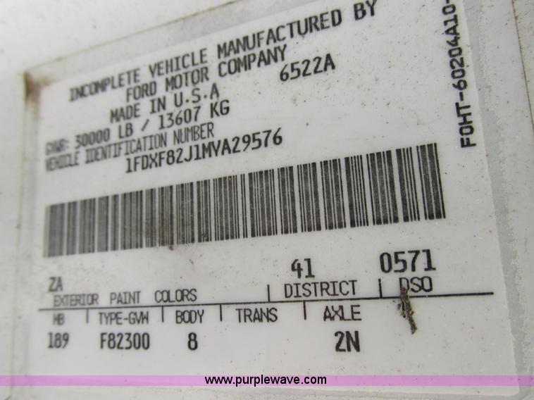 image for item H3268 1991 Ford F800 crane truck with Hi-Rail/Road Rail