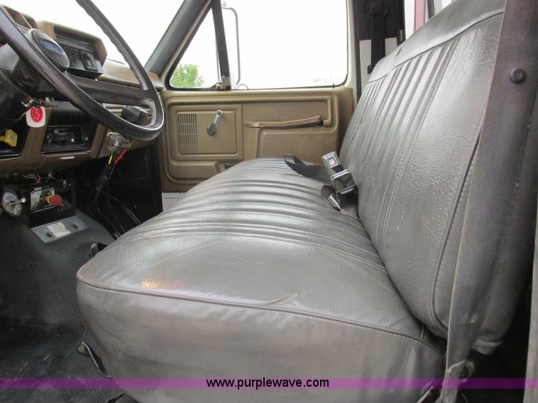 image for item H3268 1991 Ford F800 crane truck with Hi-Rail/Road Rail