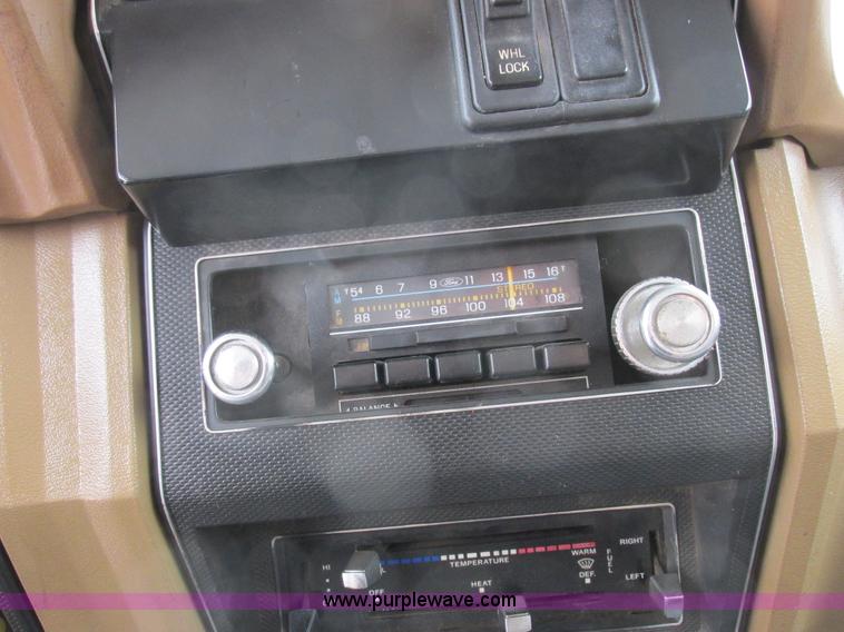 image for item H3268 1991 Ford F800 crane truck with Hi-Rail/Road Rail