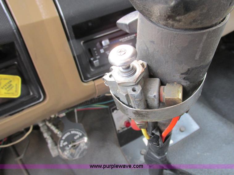 image for item H3268 1991 Ford F800 crane truck with Hi-Rail/Road Rail