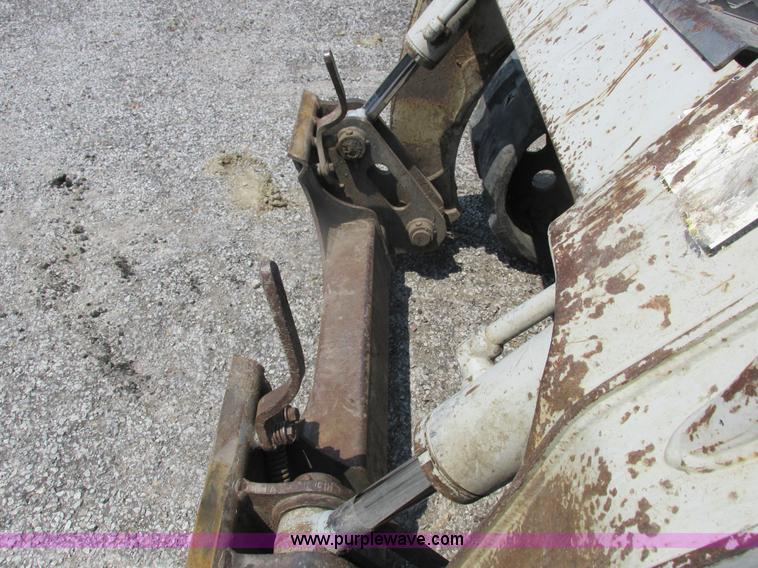 image for item H3273 2004 Takeuchi TL150 skid steer