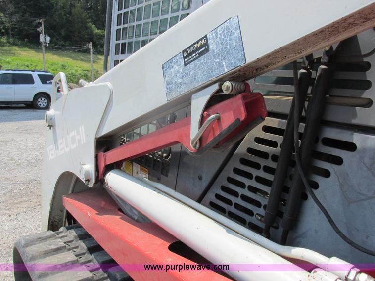 image for item H3273 2004 Takeuchi TL150 skid steer