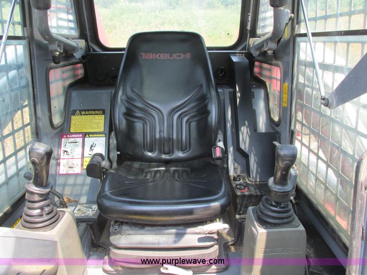 image for item H3273 2004 Takeuchi TL150 skid steer