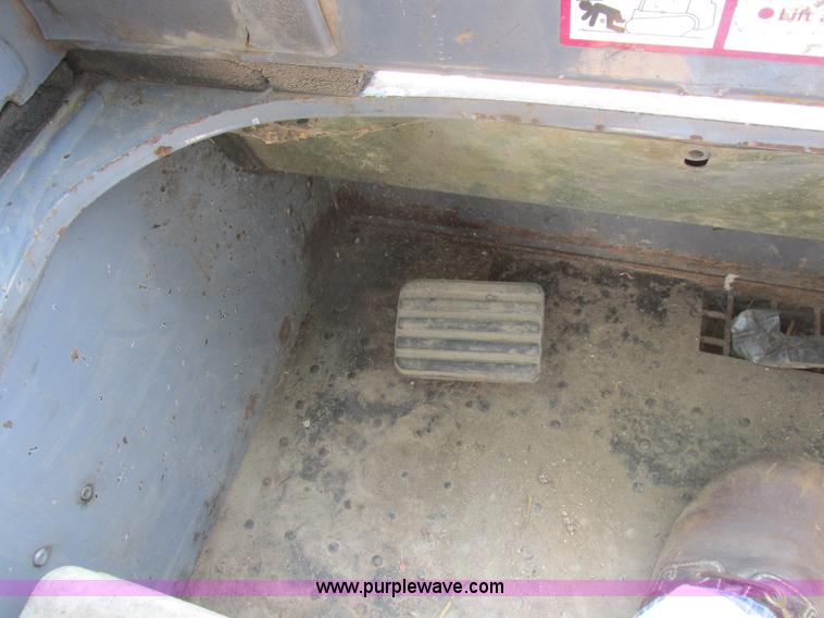 image for item H3273 2004 Takeuchi TL150 skid steer