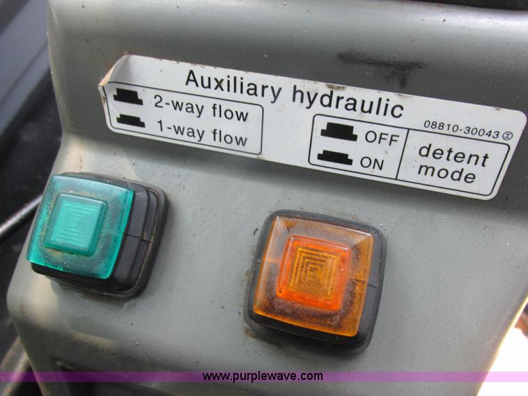 image for item H3273 2004 Takeuchi TL150 skid steer