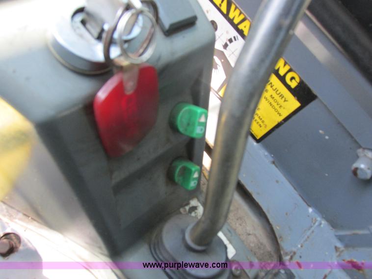 image for item H3273 2004 Takeuchi TL150 skid steer