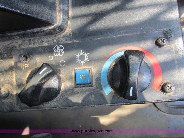 image for item H3273 2004 Takeuchi TL150 skid steer