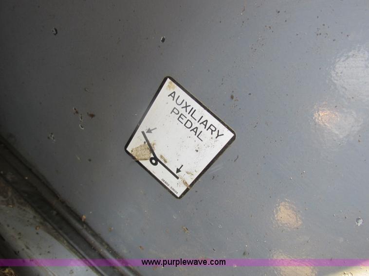 image for item H3273 2004 Takeuchi TL150 skid steer