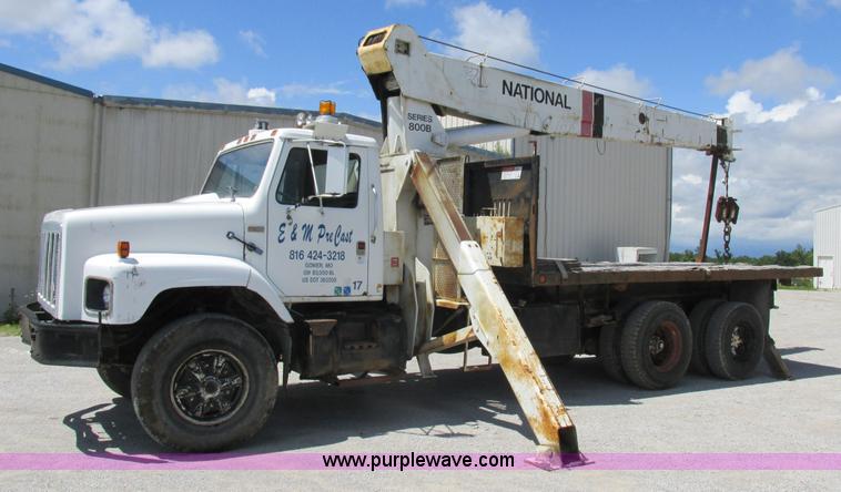 image for item H3287 1988 International F2674 crane truck