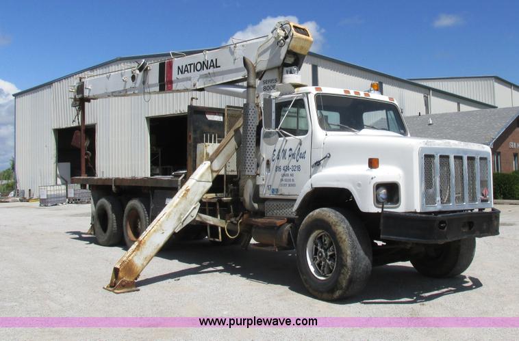 image for item H3287 1988 International F2674 crane truck