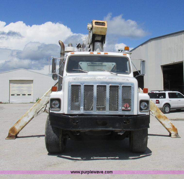 image for item H3287 1988 International F2674 crane truck