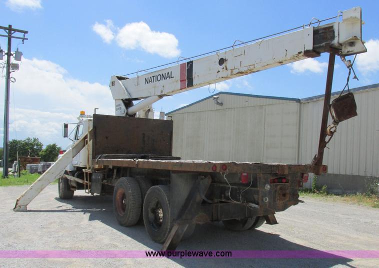 image for item H3287 1988 International F2674 crane truck