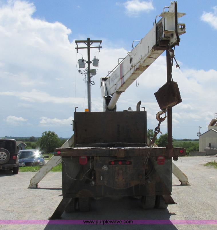 image for item H3287 1988 International F2674 crane truck