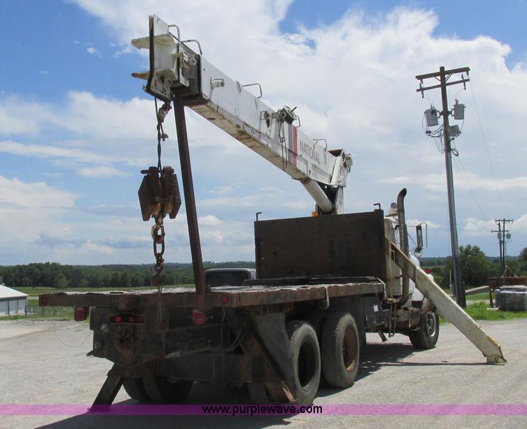 image for item H3287 1988 International F2674 crane truck