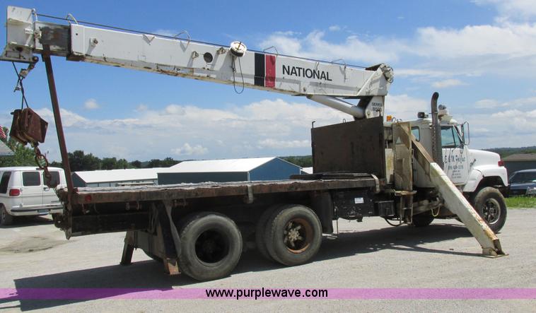 image for item H3287 1988 International F2674 crane truck