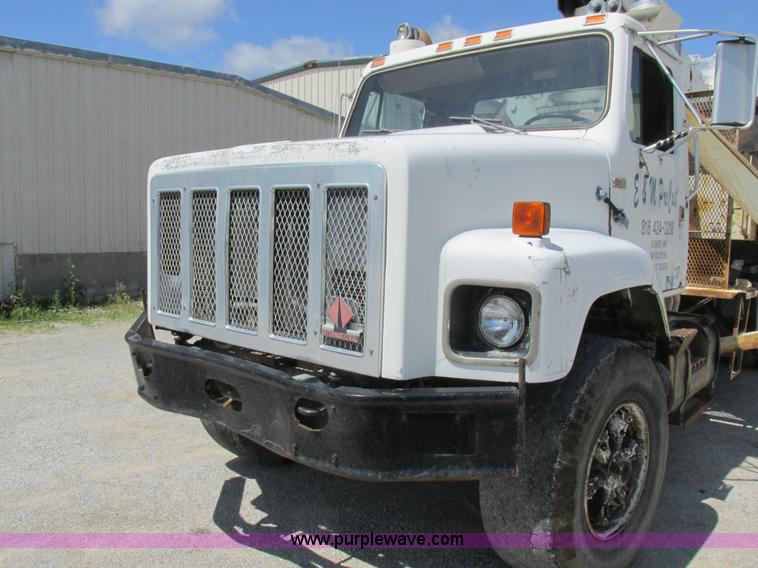 image for item H3287 1988 International F2674 crane truck