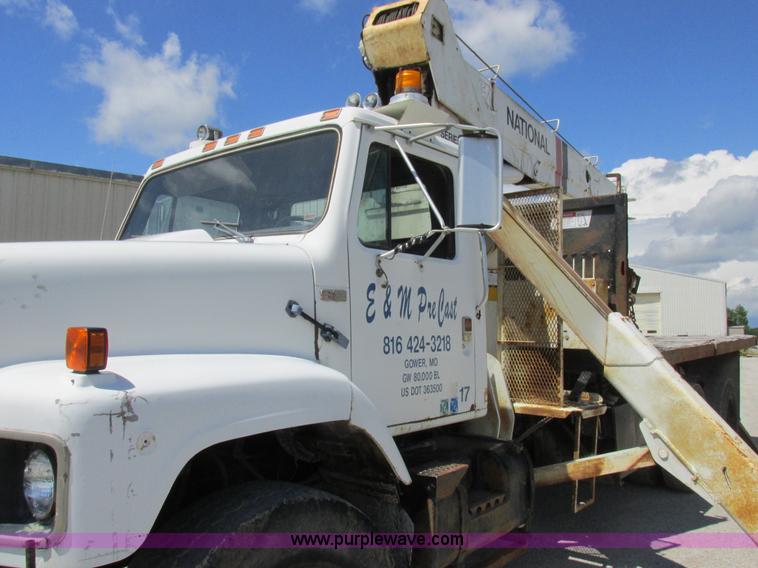image for item H3287 1988 International F2674 crane truck