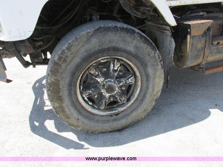 image for item H3287 1988 International F2674 crane truck