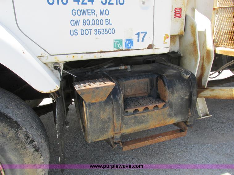 image for item H3287 1988 International F2674 crane truck