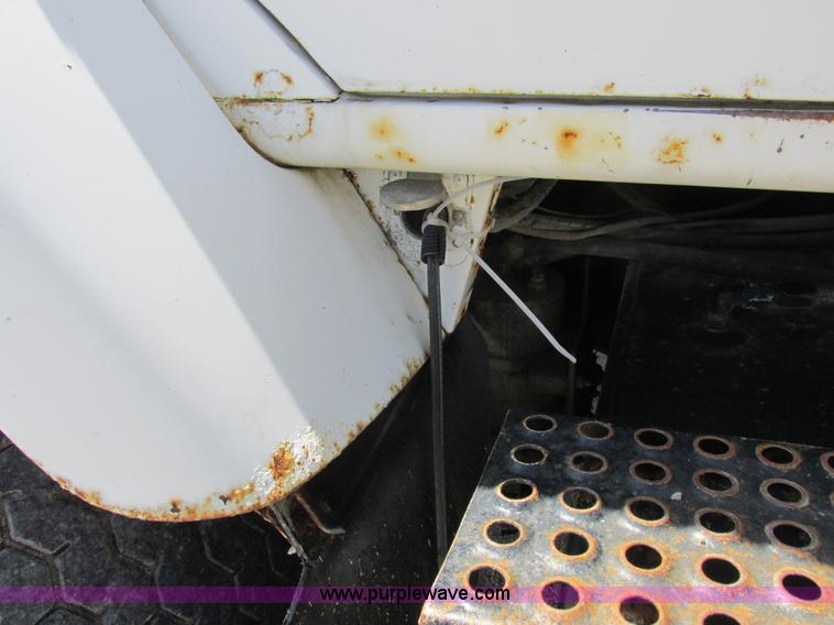 image for item H3287 1988 International F2674 crane truck