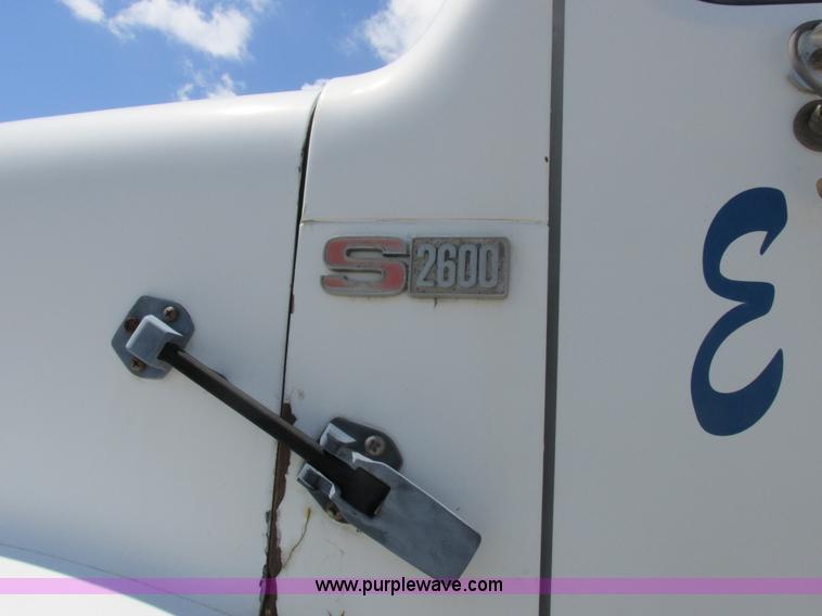 image for item H3287 1988 International F2674 crane truck