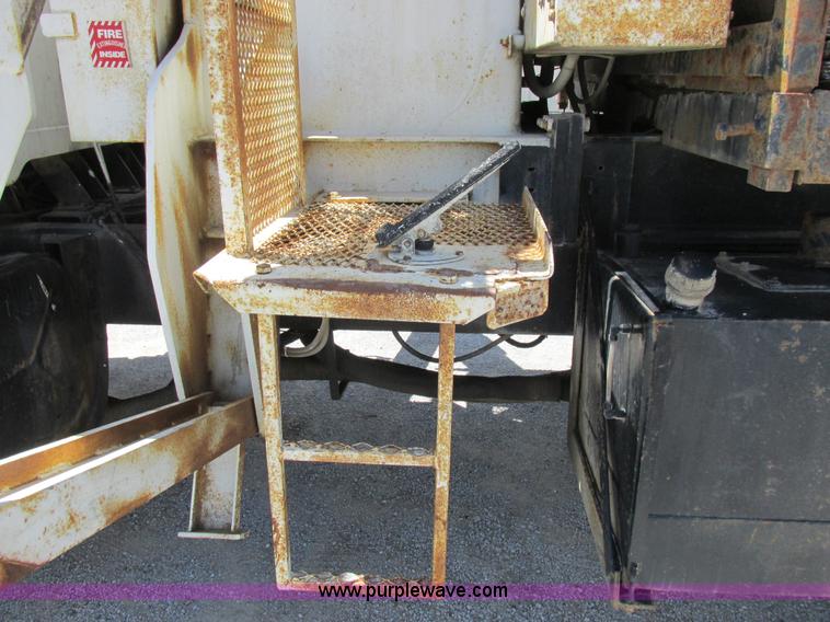 image for item H3287 1988 International F2674 crane truck