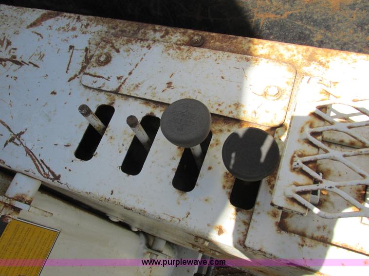 image for item H3287 1988 International F2674 crane truck