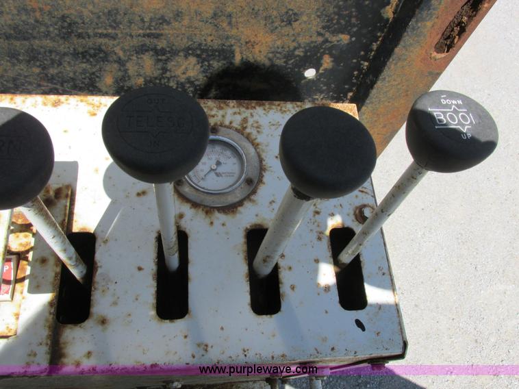 image for item H3287 1988 International F2674 crane truck