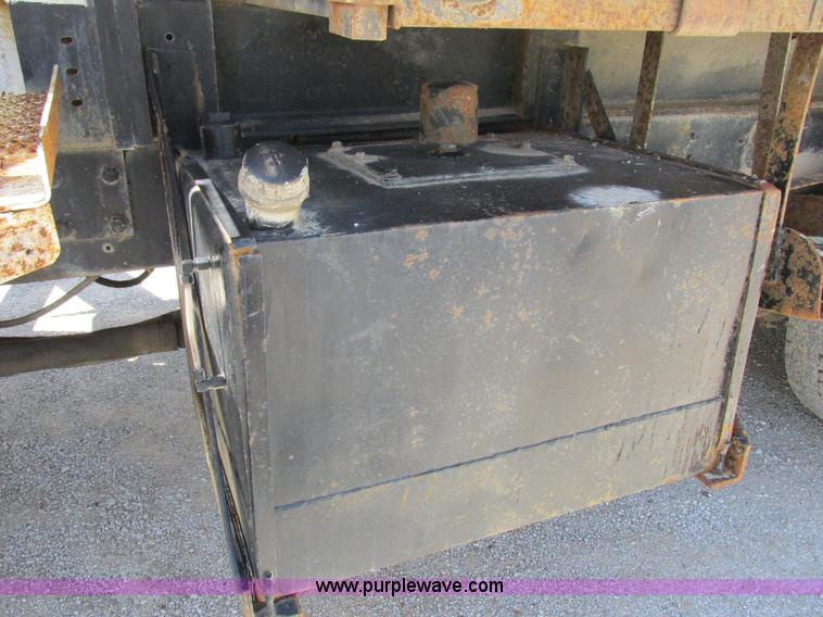 image for item H3287 1988 International F2674 crane truck