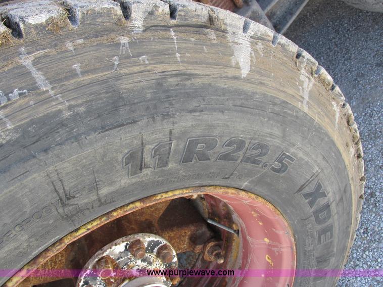 image for item H3287 1988 International F2674 crane truck