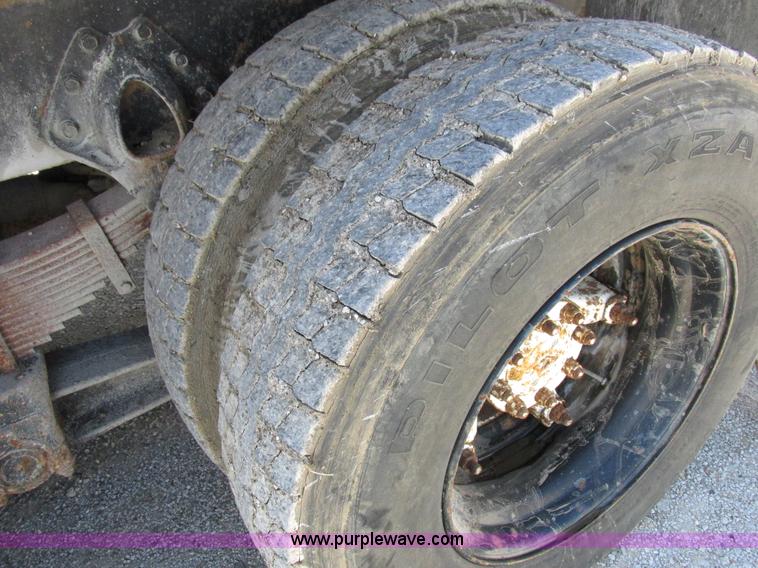 image for item H3287 1988 International F2674 crane truck