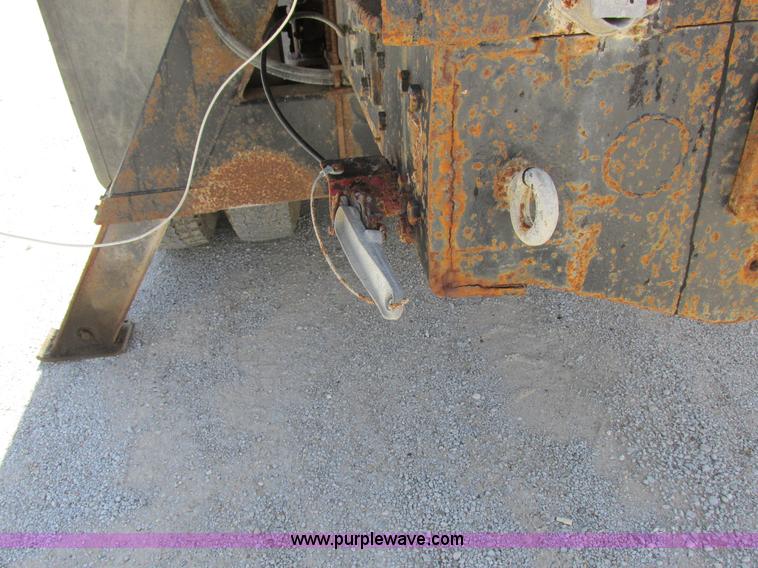 image for item H3287 1988 International F2674 crane truck