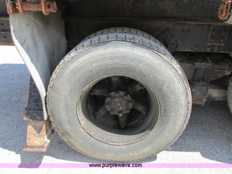 image for item H3287 1988 International F2674 crane truck