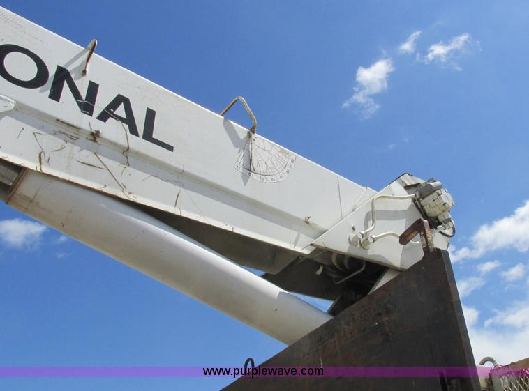 image for item H3287 1988 International F2674 crane truck