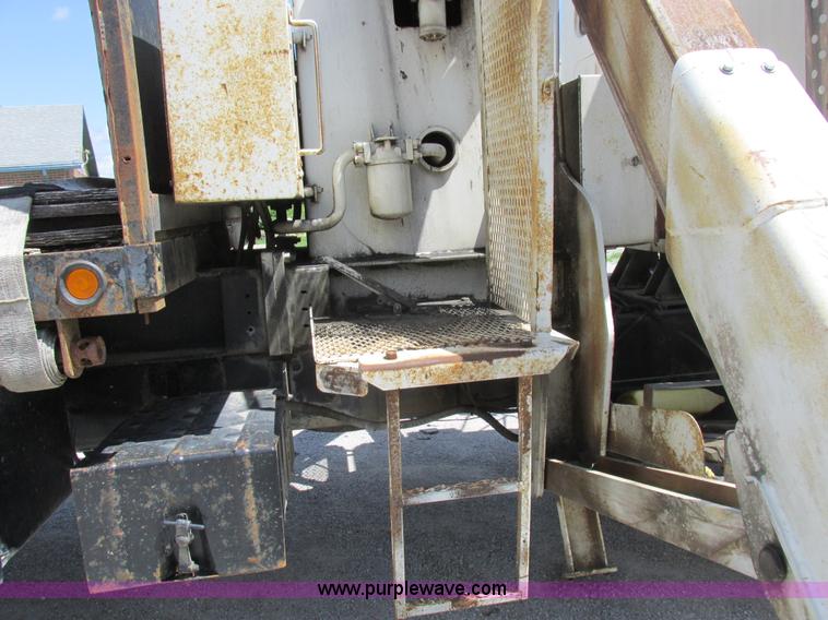 image for item H3287 1988 International F2674 crane truck