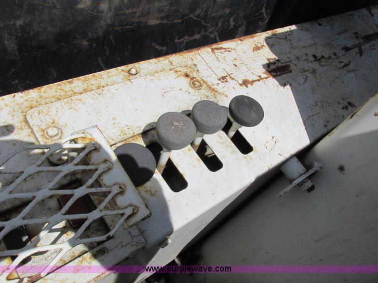 image for item H3287 1988 International F2674 crane truck