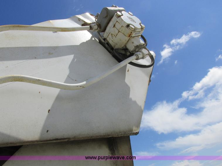 image for item H3287 1988 International F2674 crane truck